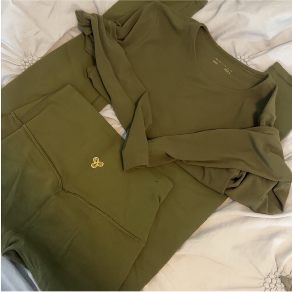 Aritzia Pants - Aritzia green Activewear Set